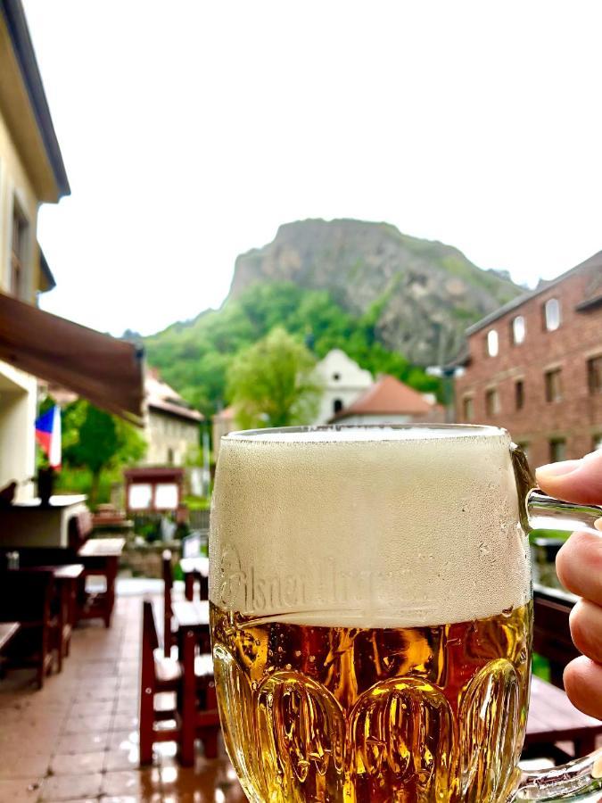 Hotel Obecna Skola Svatý Jan pod Skalou エクステリア 写真