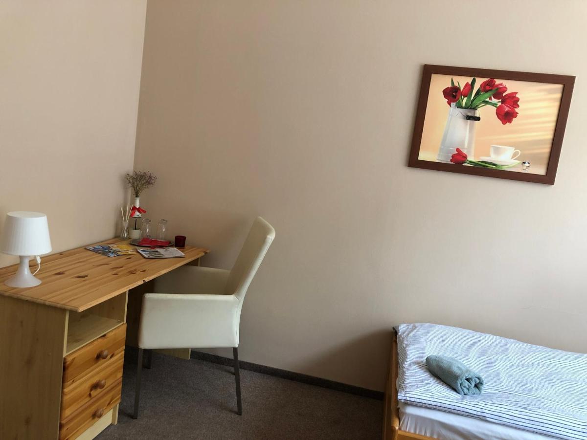 Hotel Obecna Skola Svatý Jan pod Skalou エクステリア 写真